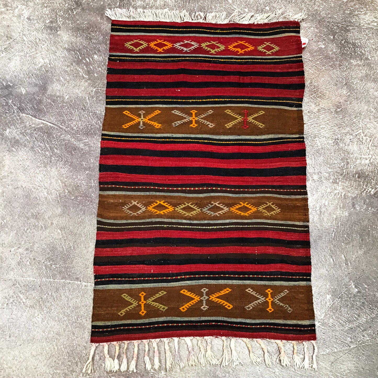 Handcrafted Safran Kilim, 2.4 x 4.3