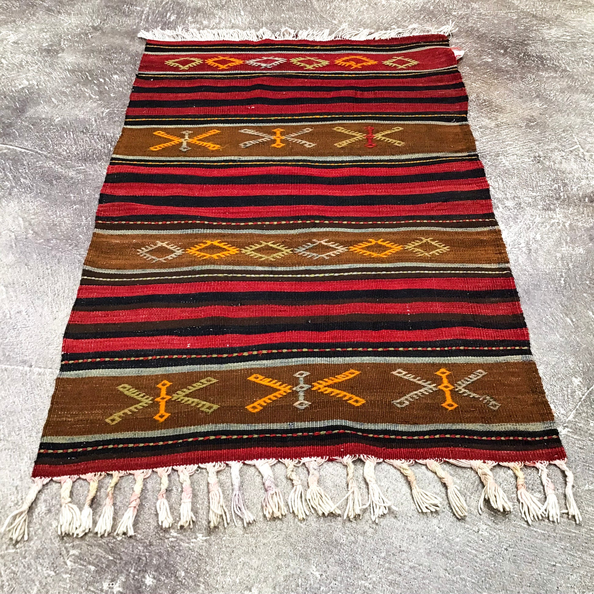 Handcrafted Safran Kilim, 2.4 x 4.3